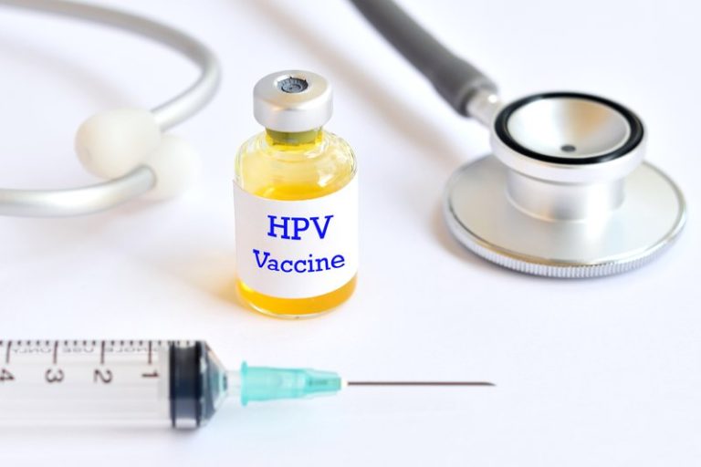 Vacxin ung thư cổ tử cung HPV có thể giảm nguy cơ mắc bệnh lên đến 90%.