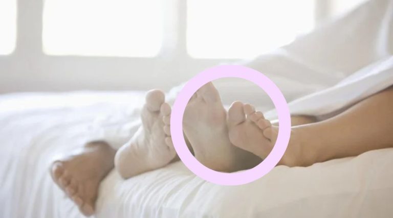 [Bác sĩ giải đáp] Quan hệ xong bị rong kinh có sao không?